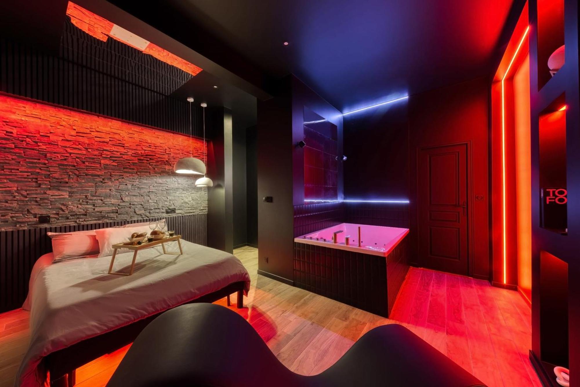 Suite Deluxe - Jacuzzi Melun Exterior foto
