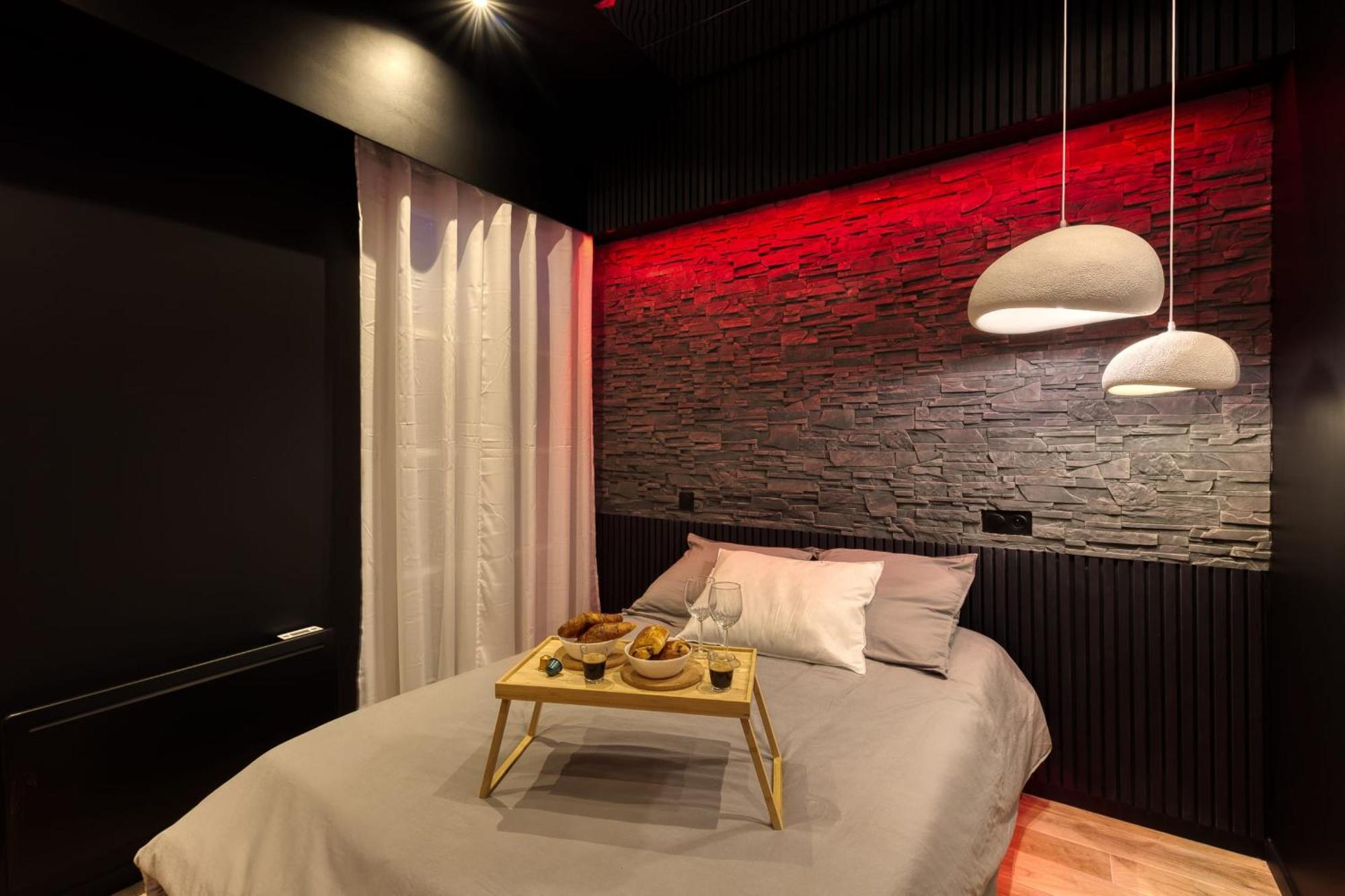 Suite Deluxe - Jacuzzi Melun Exterior foto
